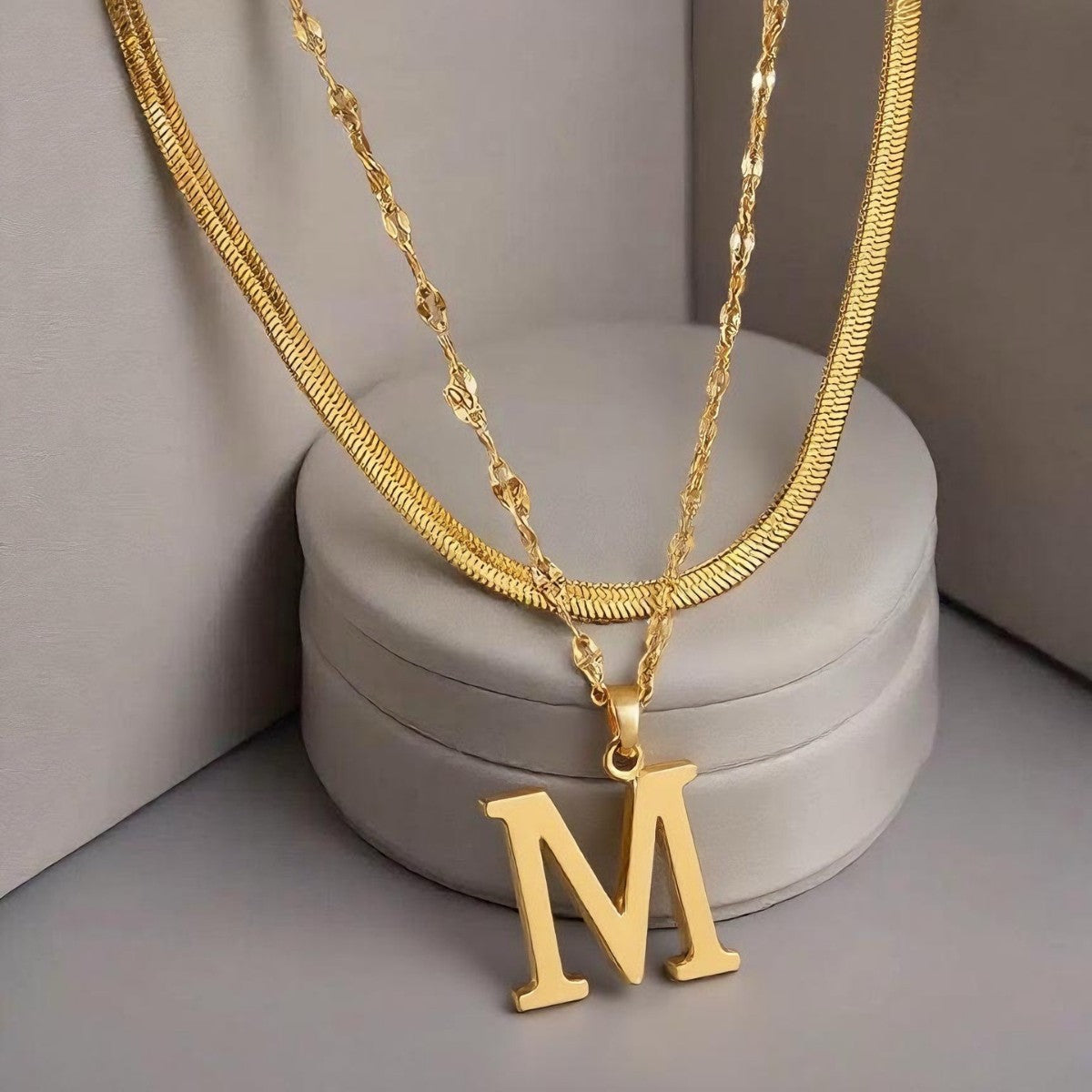 Collier initial superposé en or