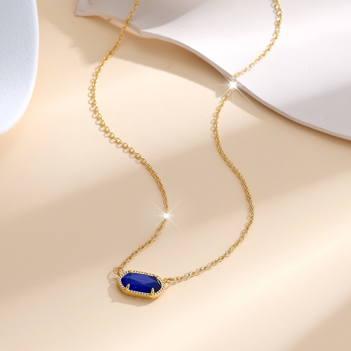 Collier ovale saphir classique en or