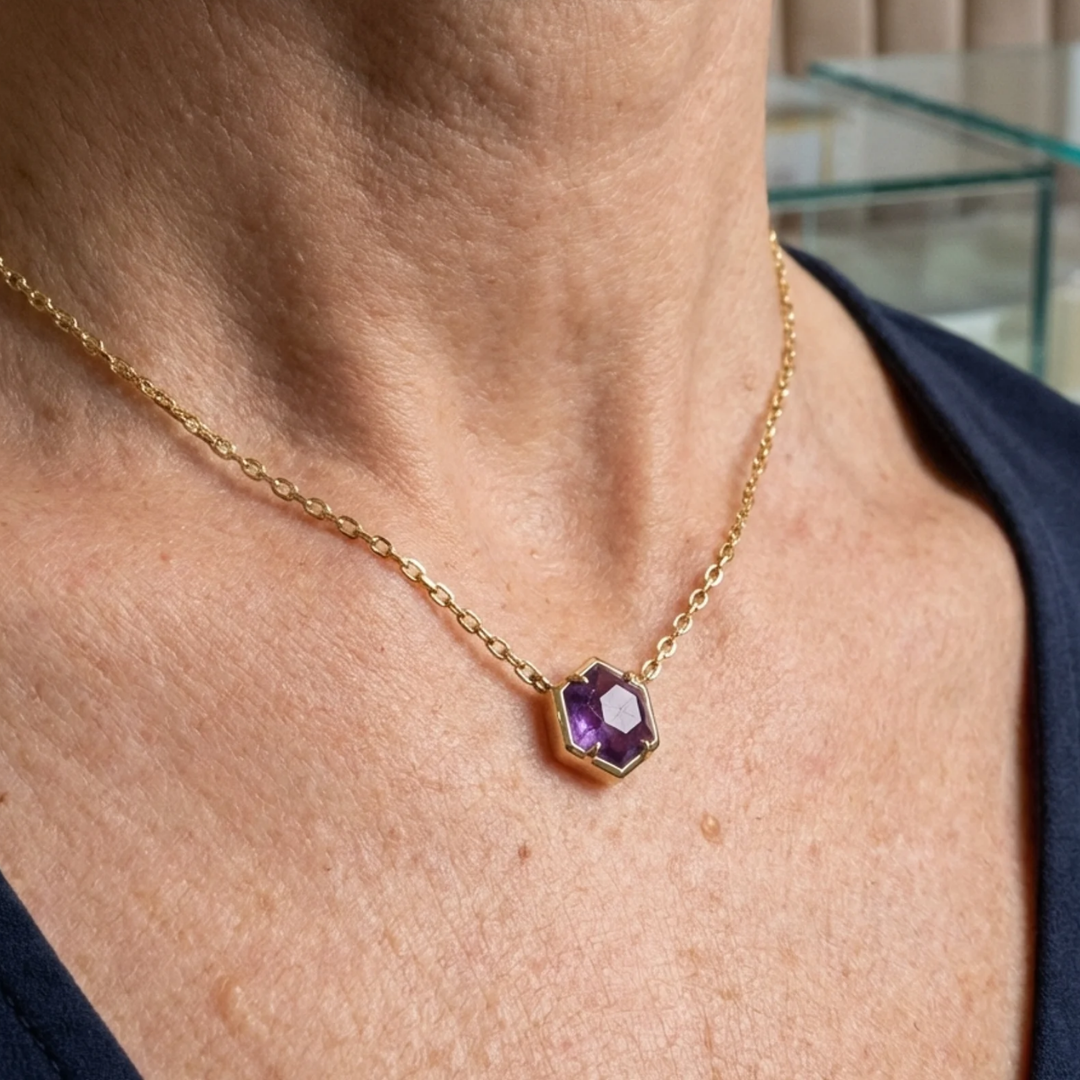 Collier pendentif en améthyste avec monture en or rose