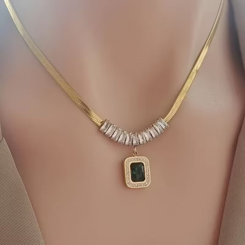 Collier régale prisme émeraude en or