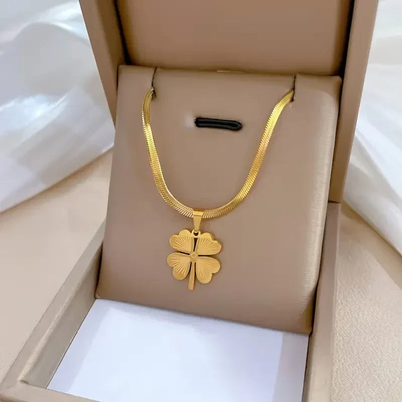 Collier trèfle en or