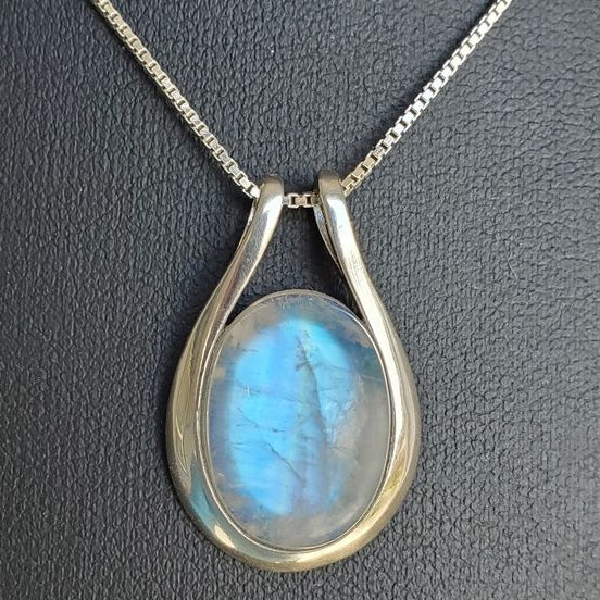 Collier vintage en opale blanche en or