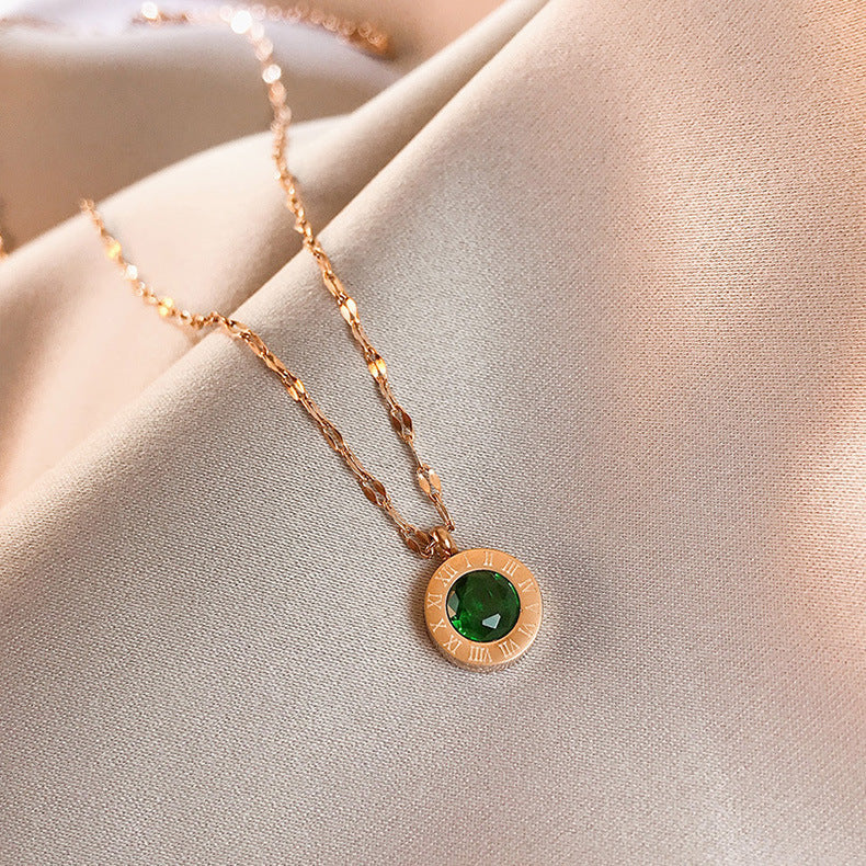 Collier à cadran émeraude en or