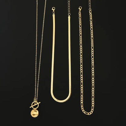 Collier à couches avec des pièces et une structure