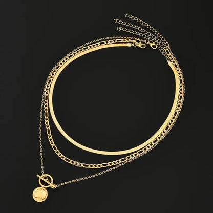 Collier à couches avec des pièces et une structure