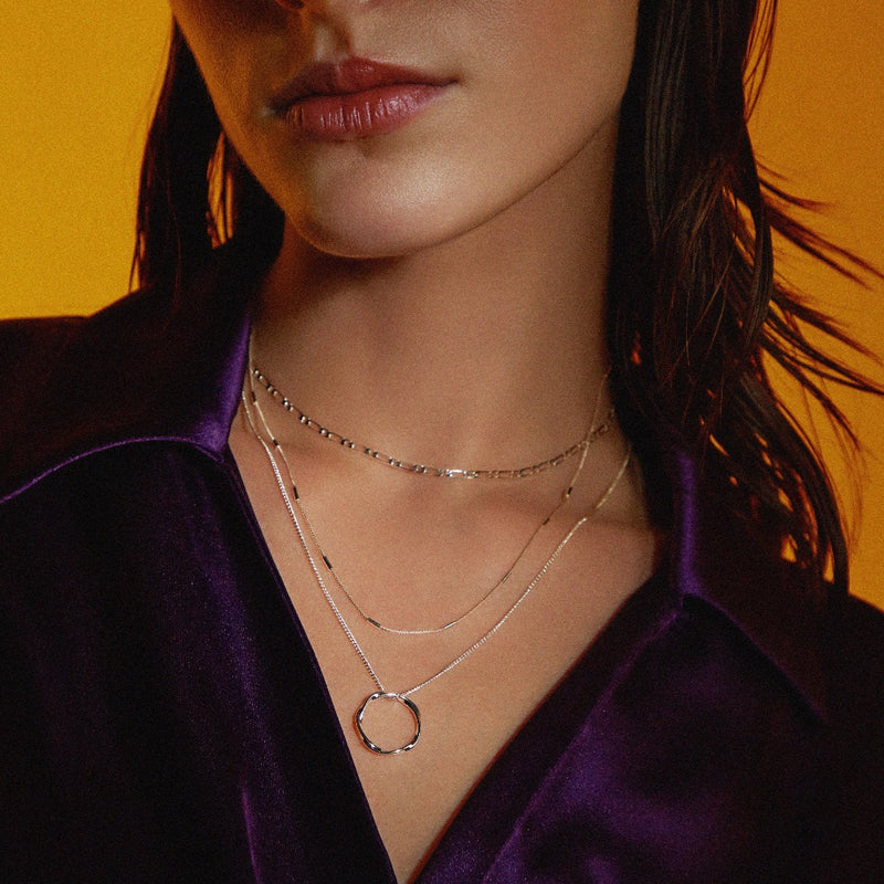 Collier à trois rangées en cercle ouvert en or blanc