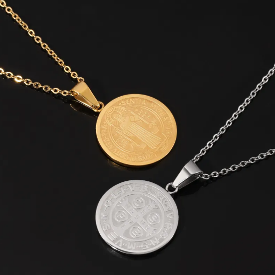 Collier avec pendentif ronde en forme de O en or