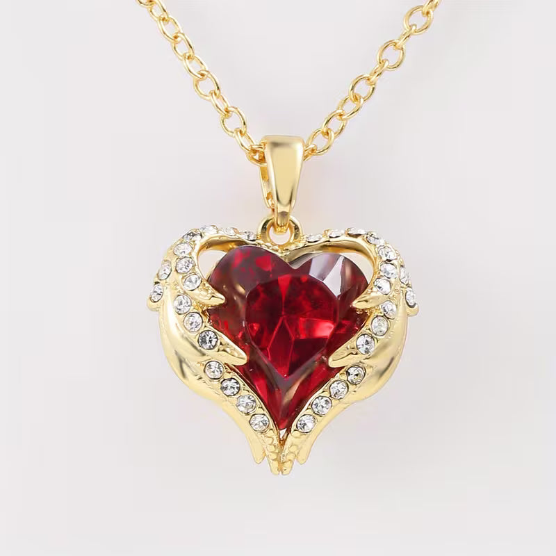 Collier avec cœur en rubis ange en or