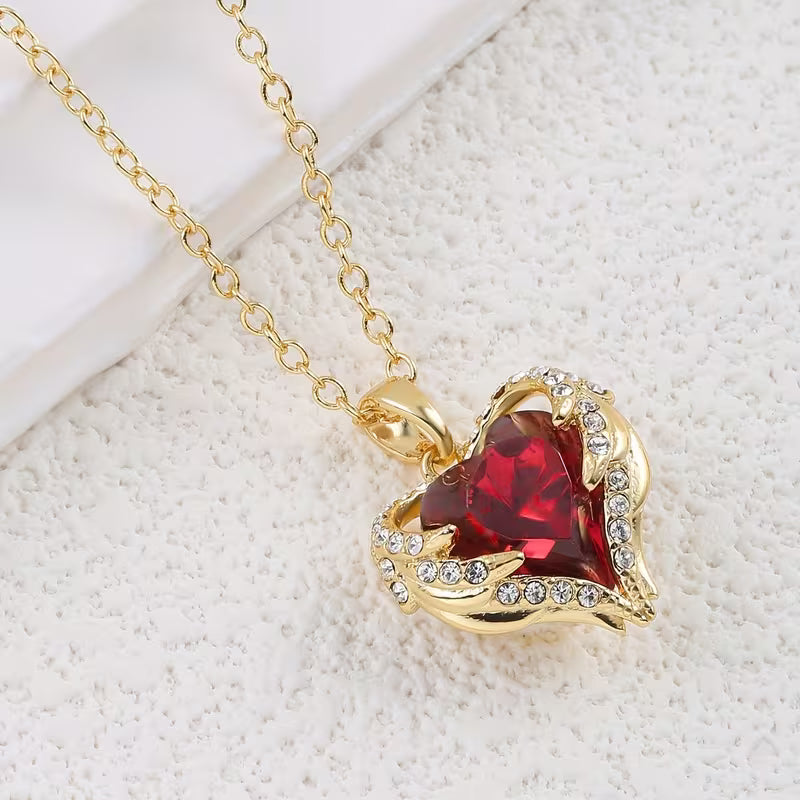 Collier avec cœur en rubis ange en or
