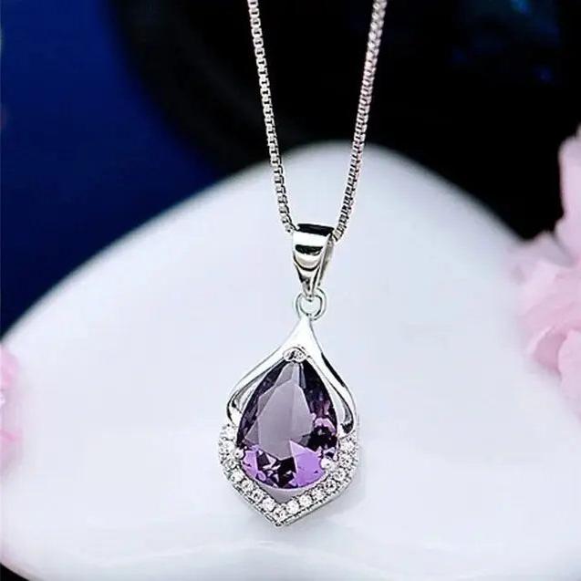 Collier avec cristal violet en or