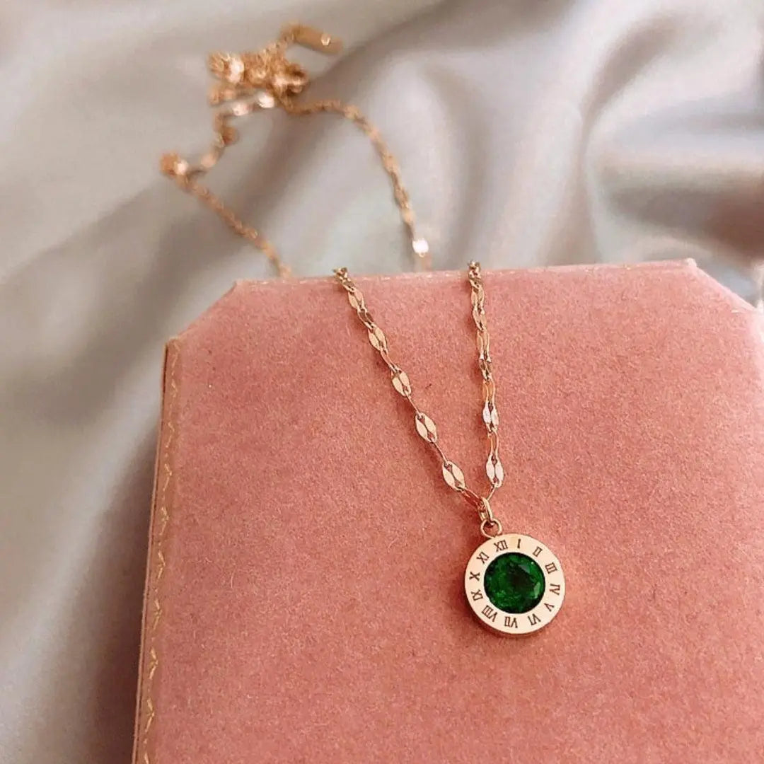 Collier avec émeraude en or