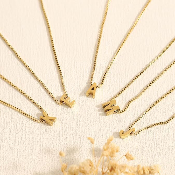 Collier avec initiale de lettre d'amour en or