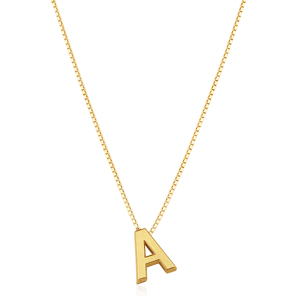 Collier avec initiale en or
