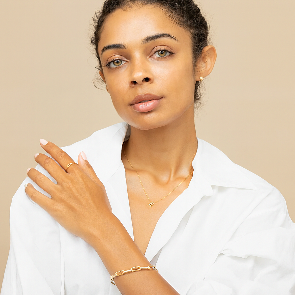 Collier avec initiale en or