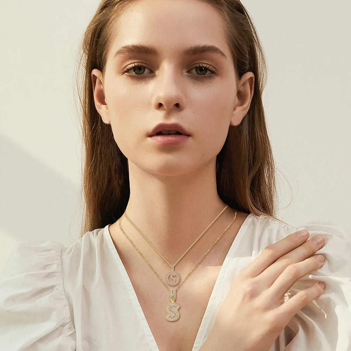 Collier avec lettre initiale en pavé en or