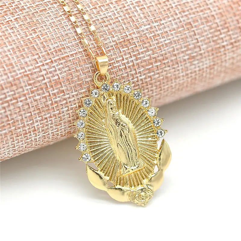 Collier avec médaille de la Vierge Marie en or