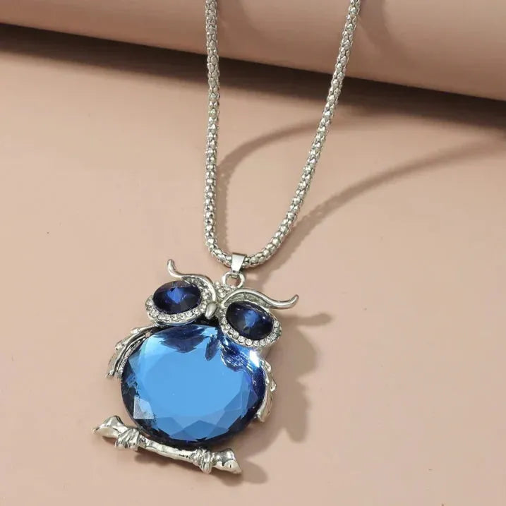 Collier avec papillon en pierre de lune en or
