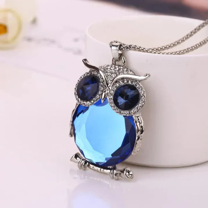 Collier avec papillon en pierre de lune en or