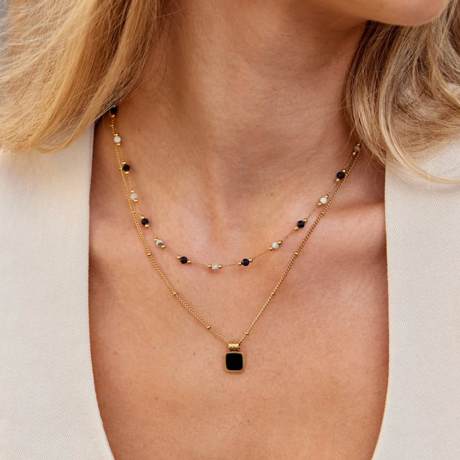 Collier avec pendentif Lucia en noir en or