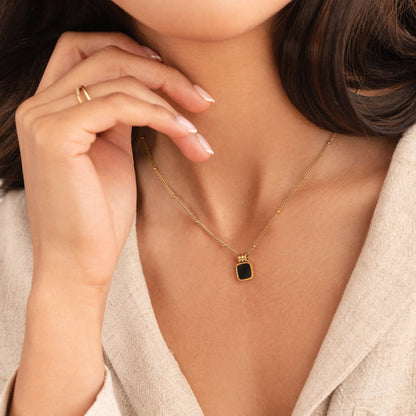 Collier avec pendentif Lucia en noir