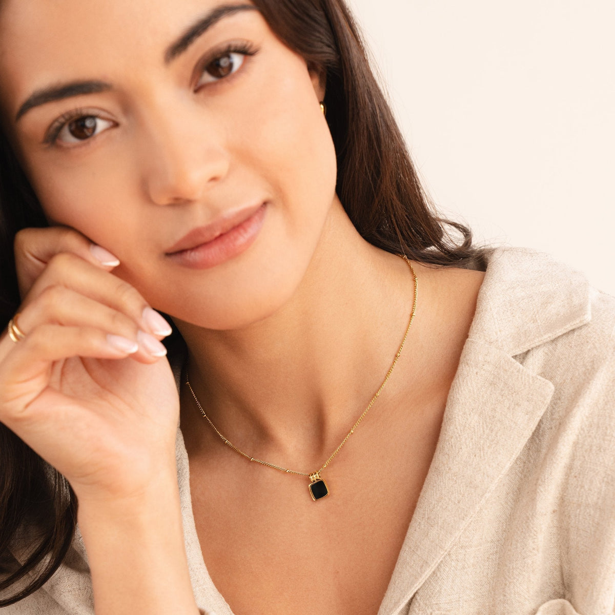 Collier avec pendentif Lucia en noir en or