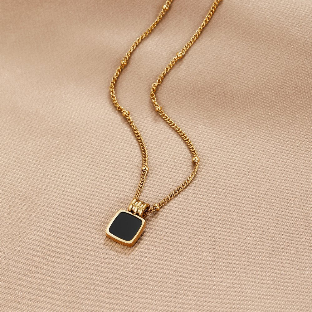 Collier avec pendentif Lucia en noir en or