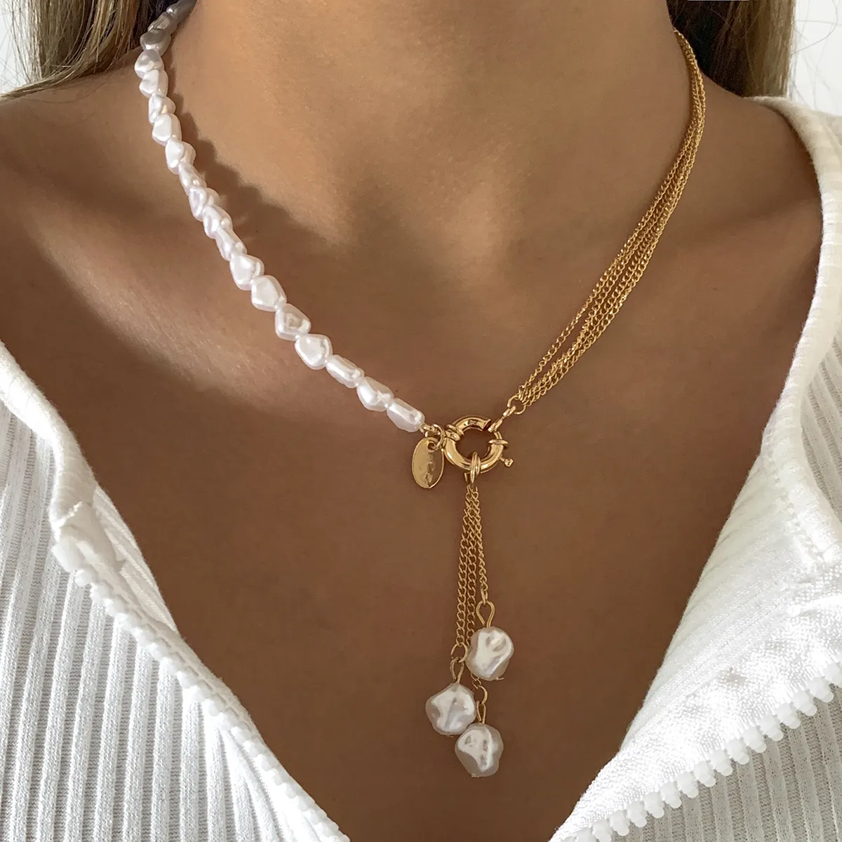 Collier avec pendentif élégant en perles en or