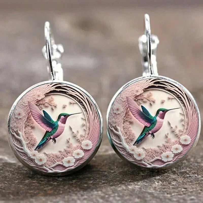 Collier avec pendentif en métal en forme d'hirondelle avec dôme en verre en or