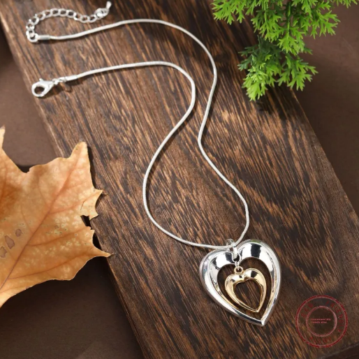 Collier avec un cœur suspendu en deux tons en or bicolore