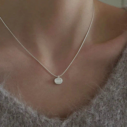 Collier classique avec pendentif unique en argent