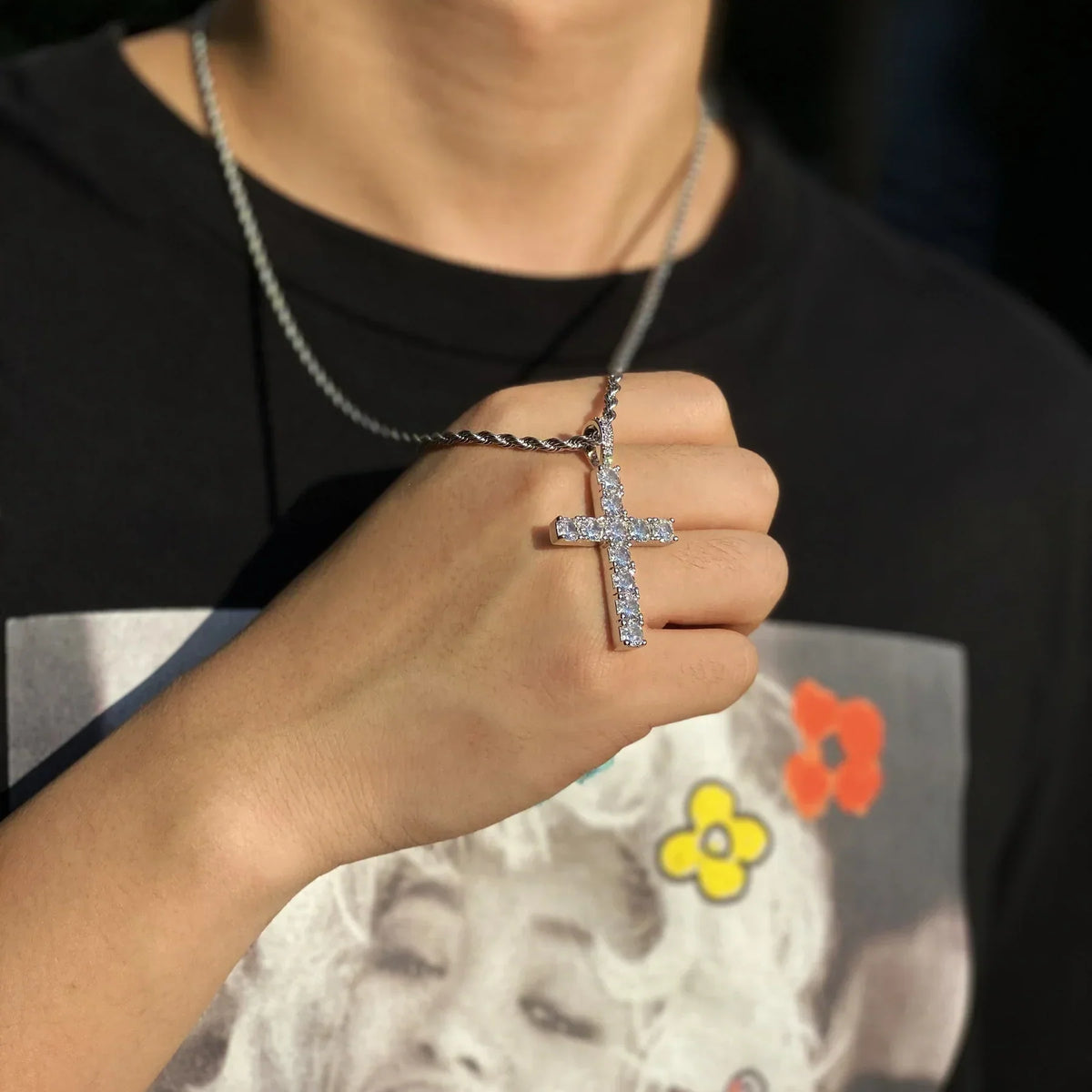 Collier croix en or blanc