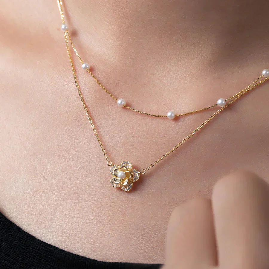 Collier de fleurs avec perles doubles en or