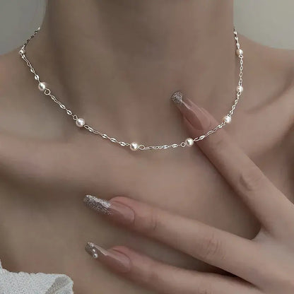 Collier élégant avec des perles brillantes