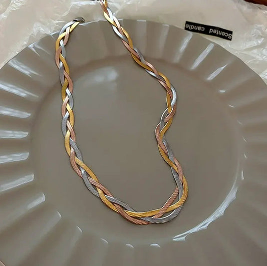 Collier élégant en or et argent