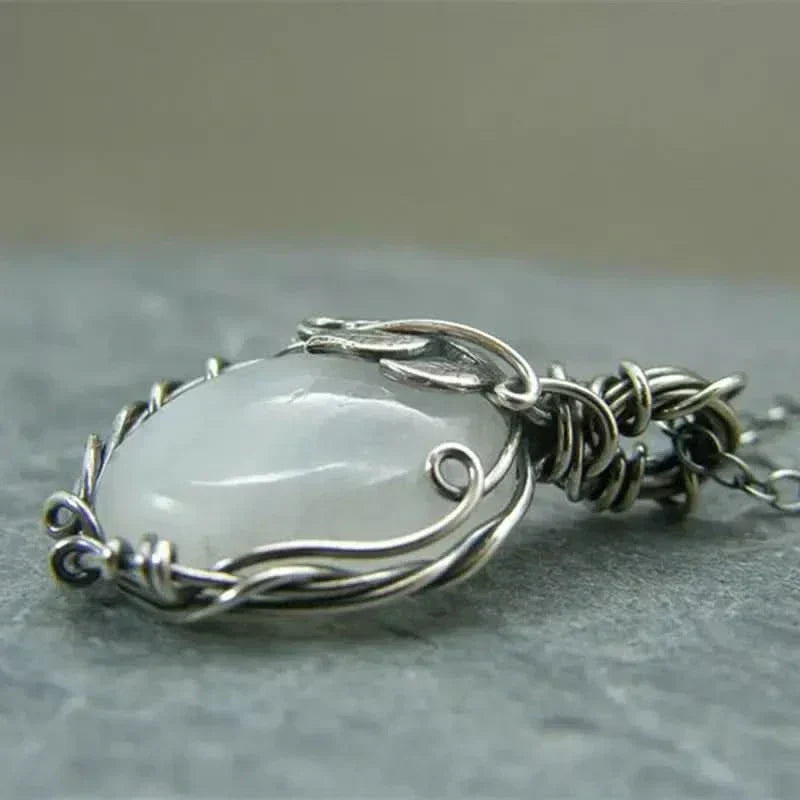 Collier en lune - pendentif en fil en or