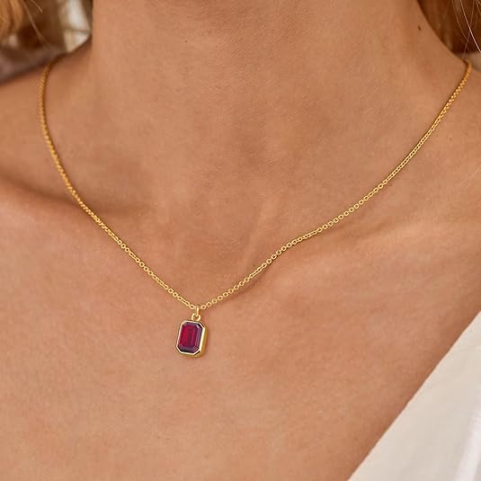 Collier en rubis superposé avec Trombone en or