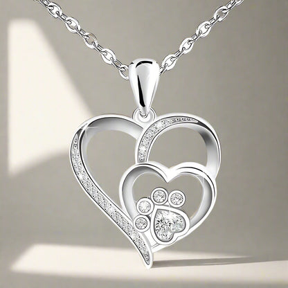 Collier en argent avec patte et cœur en zirconium