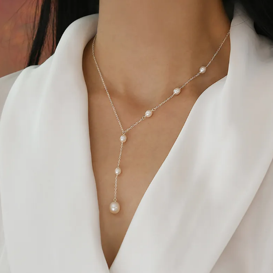 Collier avec perles fraîches en or