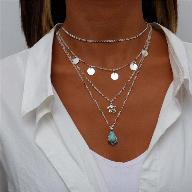 Collier avec pierres bleues en or blanc