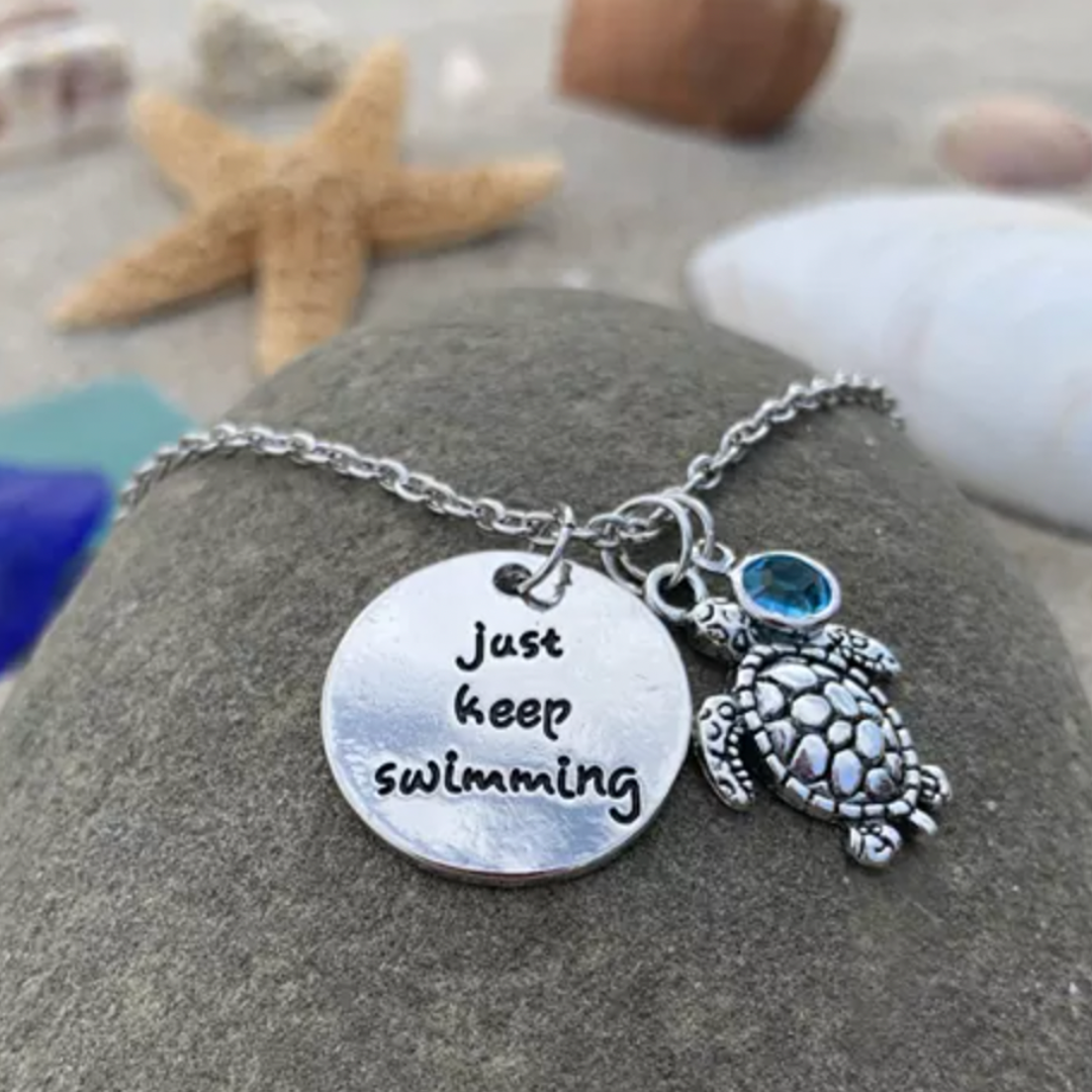 Collier en forme de tortue « Nage encore » en or blanc
