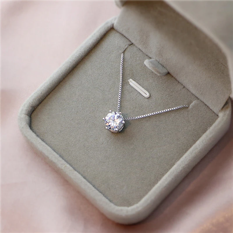 Collier à brillants en or blanc