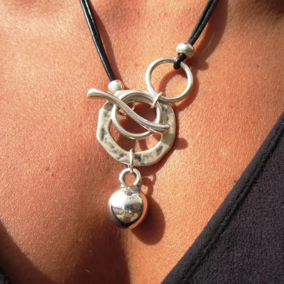 Collier rétro en or blanc
