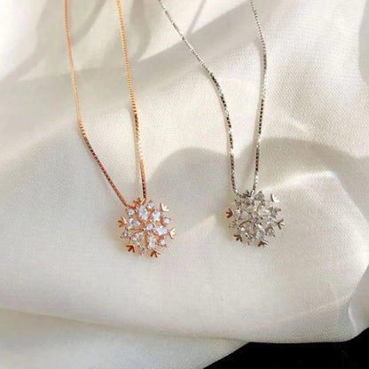 Collier en cristal avec neige brillante en or et argent
