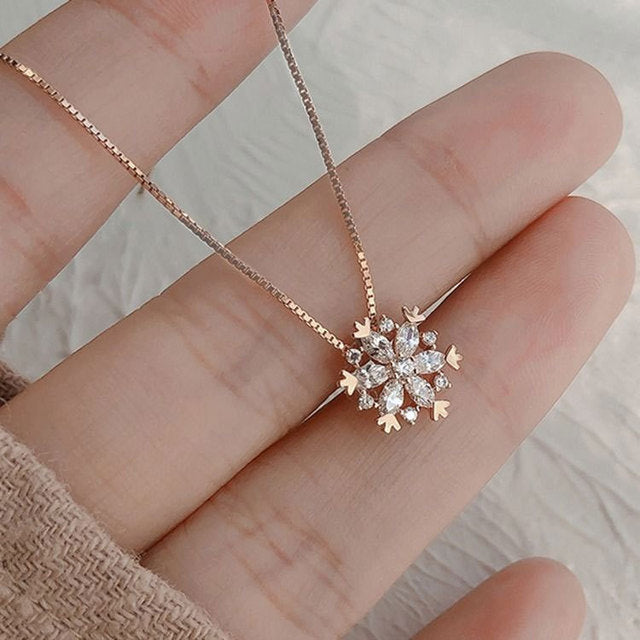 Collier en cristal avec neige brillante en or rose