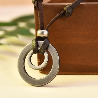 Collier en cuir doré de style rétro