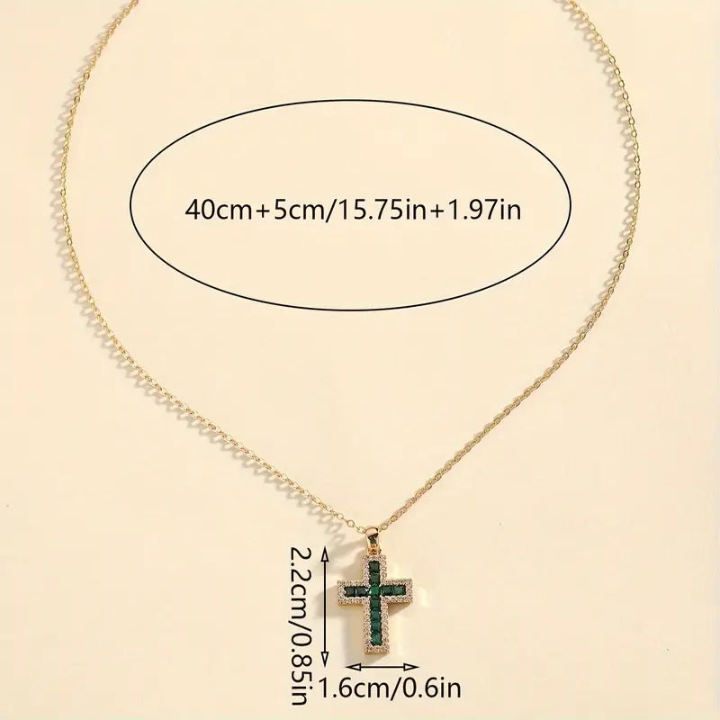 Collier avec croix en émeraude en or