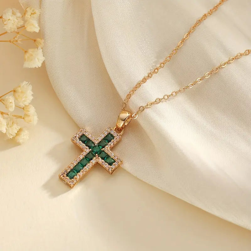 Collier avec croix en émeraude en or