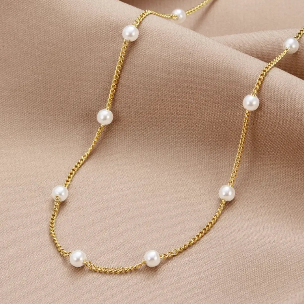 Collier en or avec perle naturelle