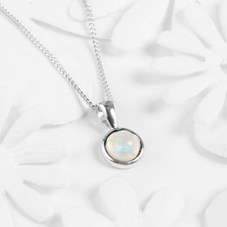 Collier en pierre de lune en or blanc