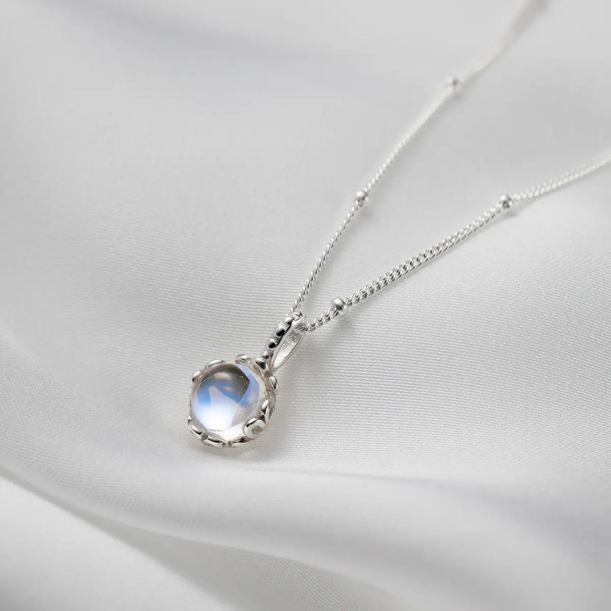 Collier en pierre de lune en or